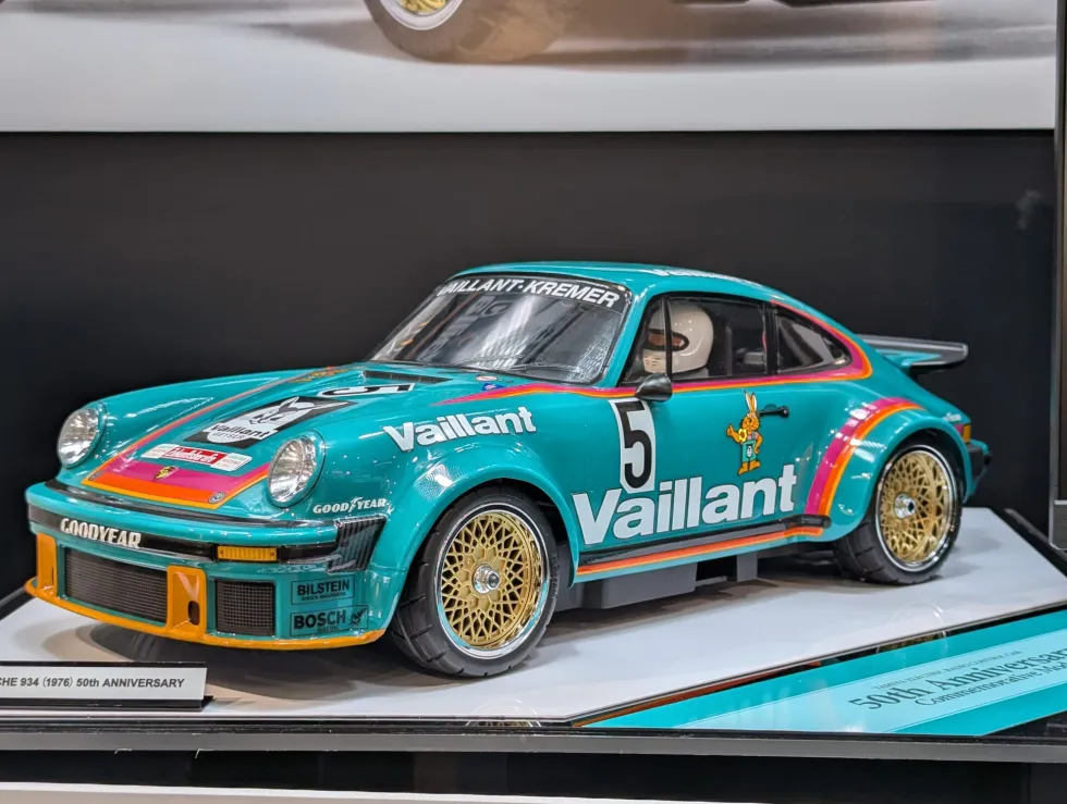 Tamiya 47524 Porsche 934 turbo Vaillant-Kremer 50th Anniv. Bausatz